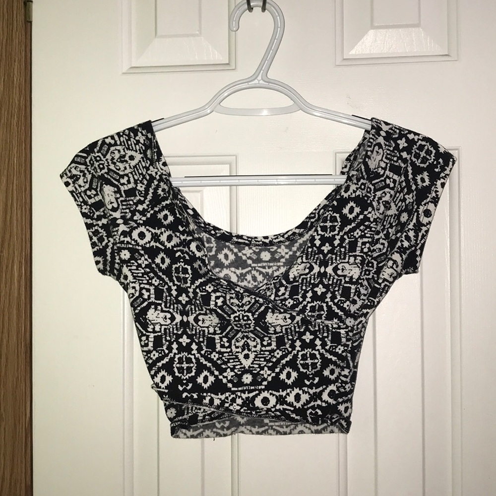 cross-back crop top - Picture 2 of 2
